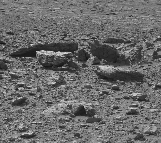 Sol 2030: Mast Camera (Mastcam)