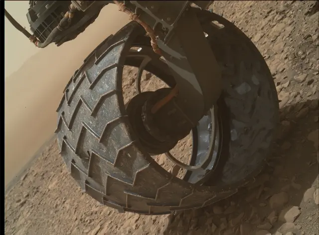 Sol 2030: Mars Hand Lens Imager (MAHLI)