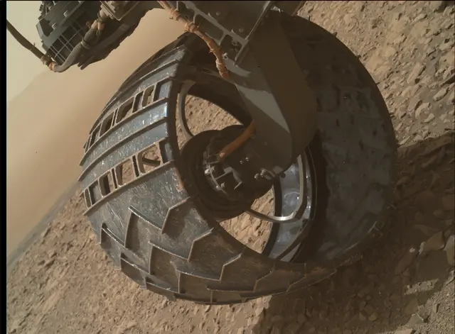Sol 2030: Mars Hand Lens Imager (MAHLI)
