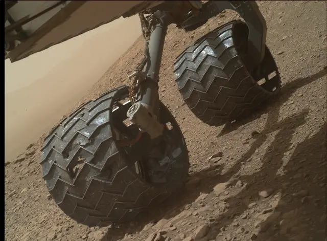 Sol 2030: Mars Hand Lens Imager (MAHLI)