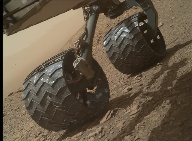 Sol 2030: Mars Hand Lens Imager (MAHLI)