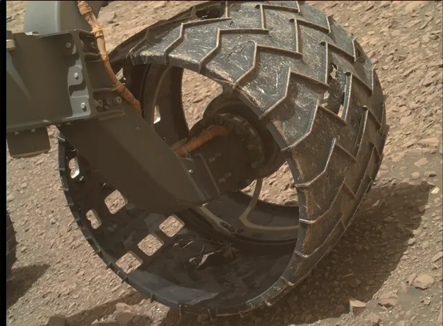 Sol 2030: Mars Hand Lens Imager (MAHLI)