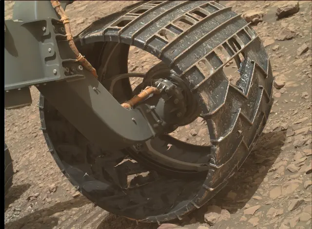 Sol 2030: Mars Hand Lens Imager (MAHLI)