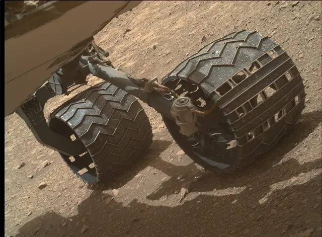 Sol 2030: Mars Hand Lens Imager (MAHLI)