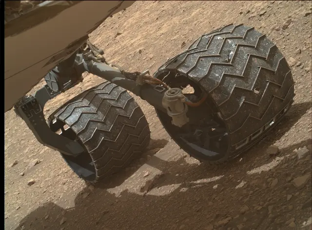 Sol 2030: Mars Hand Lens Imager (MAHLI)
