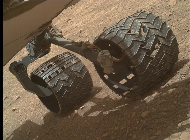 Sol 2030: Mars Hand Lens Imager (MAHLI)