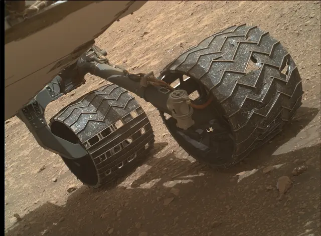 Sol 2030: Mars Hand Lens Imager (MAHLI)
