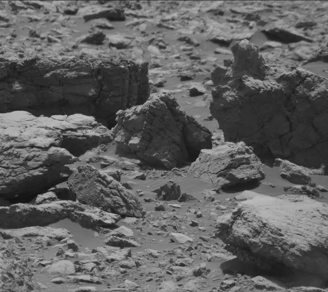 Sol 2032: Mast Camera (Mastcam)