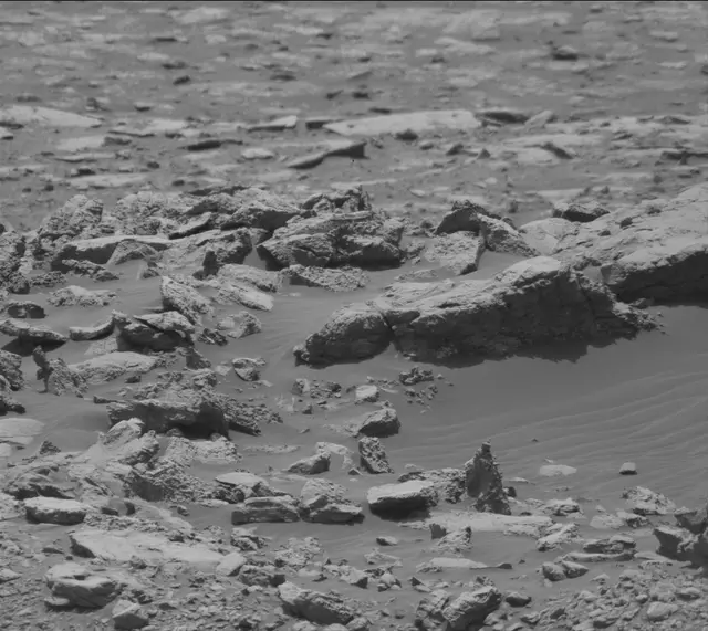 Sol 2032: Mast Camera (Mastcam)