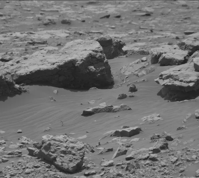 Sol 2032: Mast Camera (Mastcam)