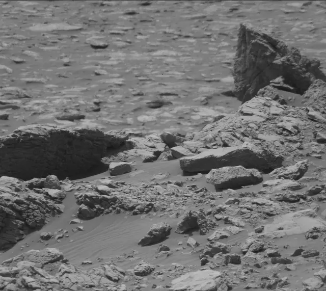 Sol 2032: Mast Camera (Mastcam)