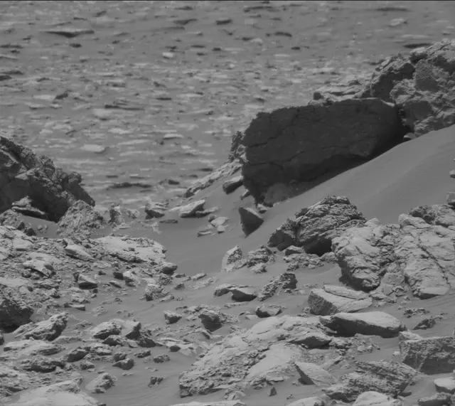 Sol 2032: Mast Camera (Mastcam)
