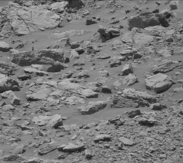 Sol 2032: Mast Camera (Mastcam)