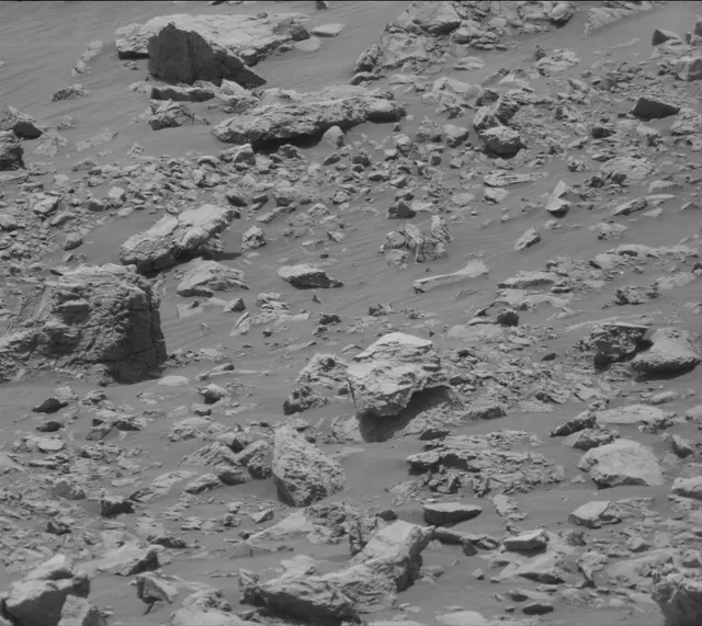 Sol 2032: Mast Camera (Mastcam)