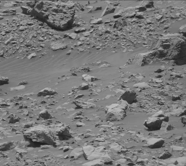 Sol 2032: Mast Camera (Mastcam)