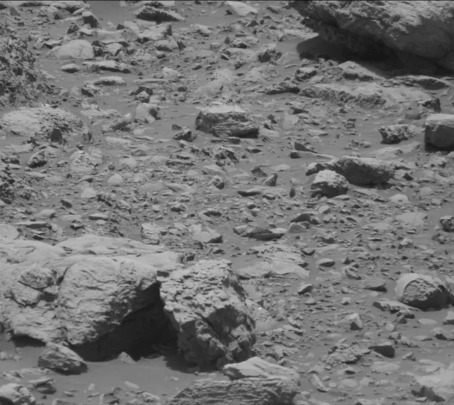 Sol 2032: Mast Camera (Mastcam)