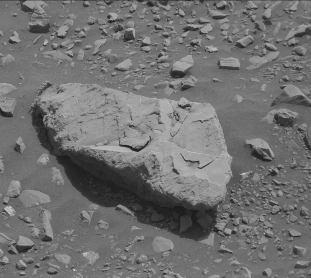 Sol 2032: Mast Camera (Mastcam)