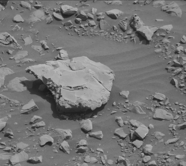 Sol 2032: Mast Camera (Mastcam)