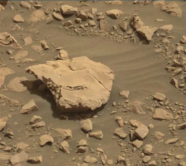 Sol 2032: Mast Camera (Mastcam)