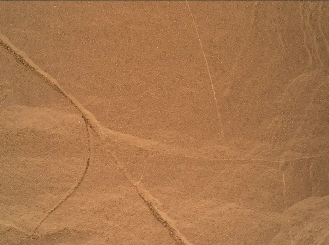 Sol 2032: Mars Hand Lens Imager (MAHLI)