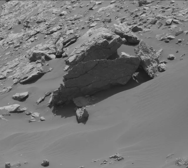 Sol 2034: Mast Camera (Mastcam)