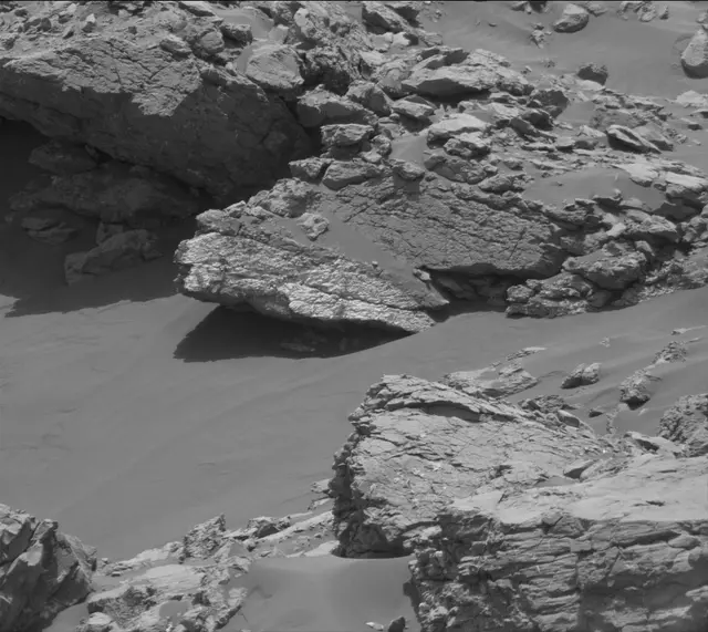 Sol 2034: Mast Camera (Mastcam)