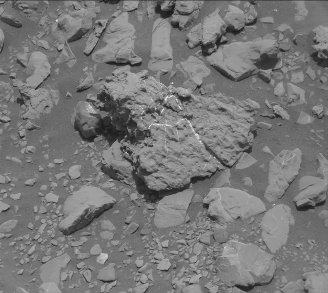 Sol 2034: Mast Camera (Mastcam)