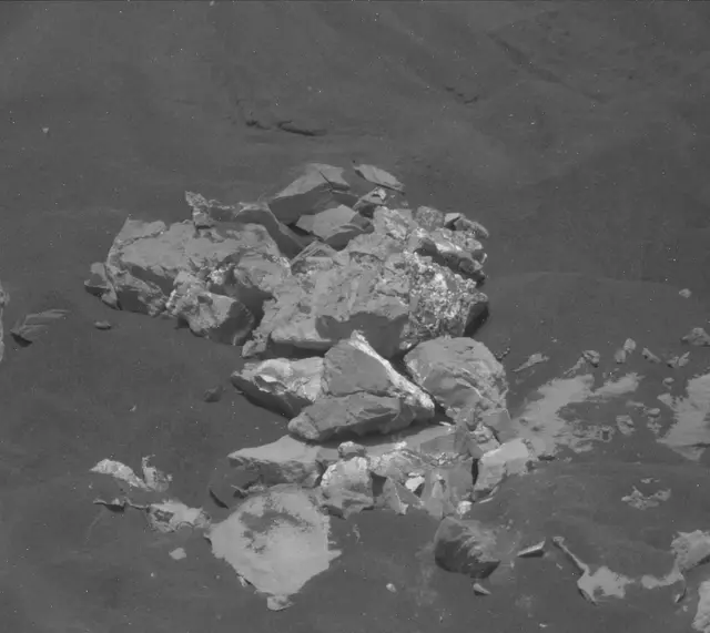 Sol 2036: Mast Camera (Mastcam)
