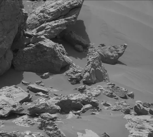 Sol 2036: Mast Camera (Mastcam)