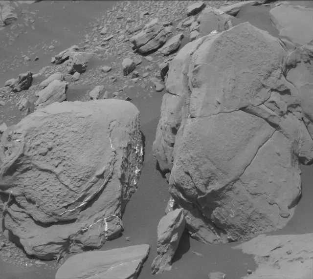 Sol 2041: Mast Camera (Mastcam)