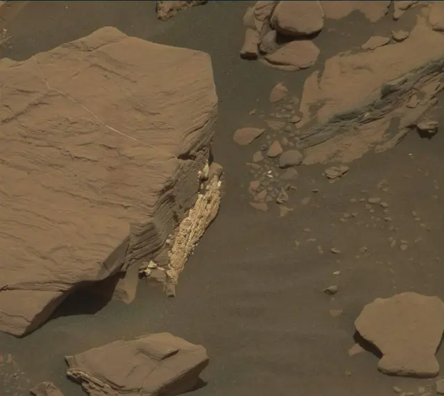 Sol 2041: Mast Camera (Mastcam)