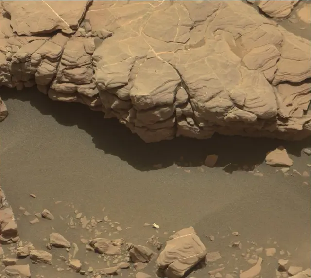 Sol 2042: Mast Camera (Mastcam)