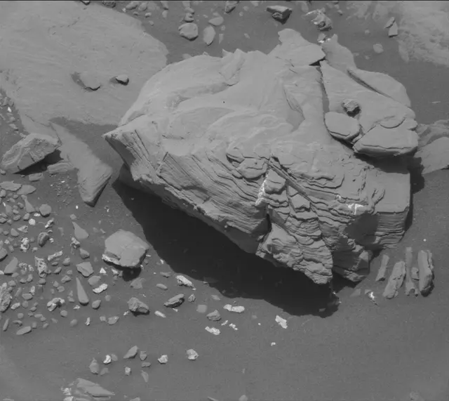Sol 2042: Mast Camera (Mastcam)