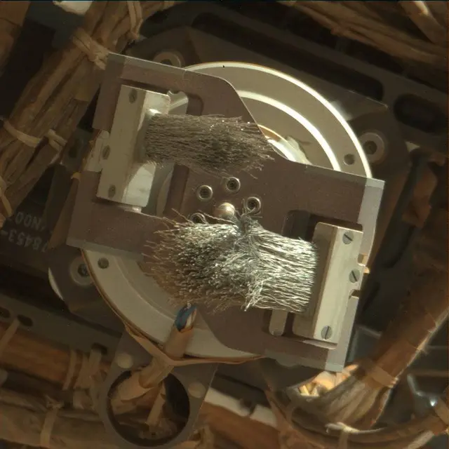 Sol 2042: Mast Camera (Mastcam)