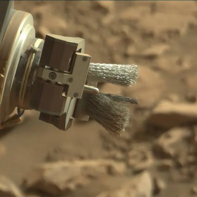 Sol 2042: Mast Camera (Mastcam)