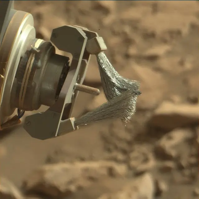 Sol 2042: Mast Camera (Mastcam)