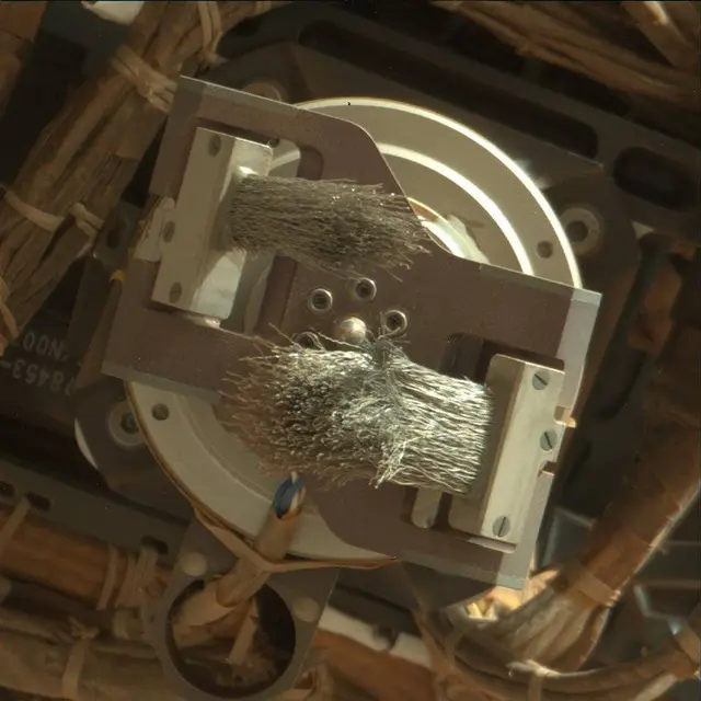 Sol 2042: Mast Camera (Mastcam)