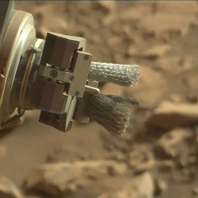 Sol 2042: Mast Camera (Mastcam)