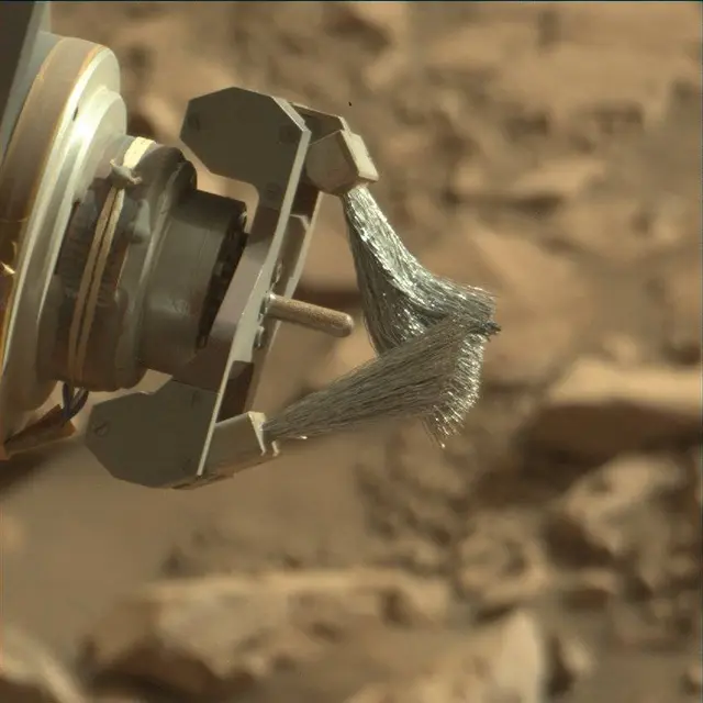Sol 2042: Mast Camera (Mastcam)