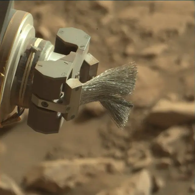 Sol 2042: Mast Camera (Mastcam)