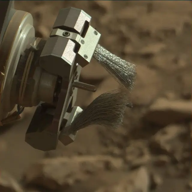 Sol 2042: Mast Camera (Mastcam)