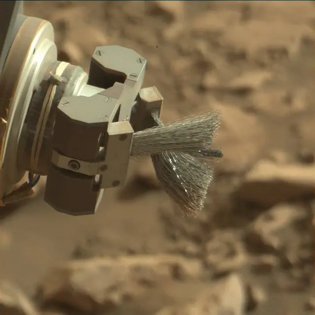 Sol 2042: Mast Camera (Mastcam)
