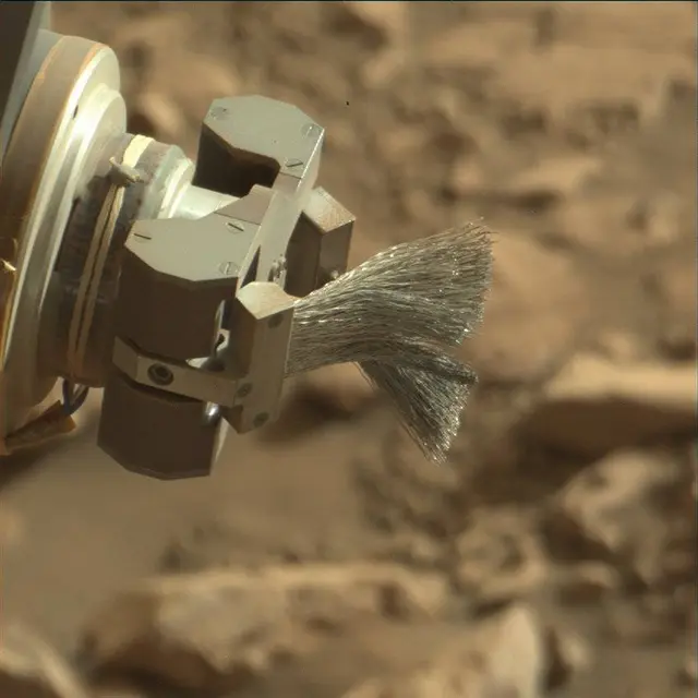 Sol 2042: Mast Camera (Mastcam)