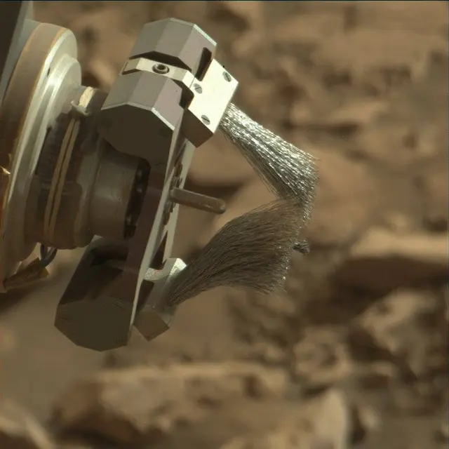 Sol 2042: Mast Camera (Mastcam)