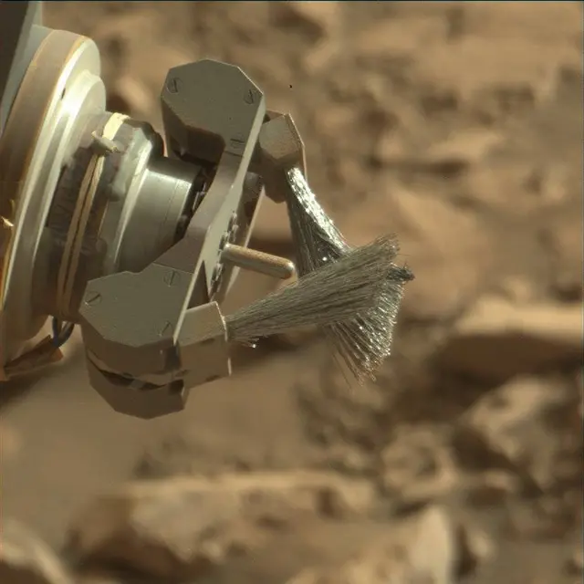 Sol 2042: Mast Camera (Mastcam)