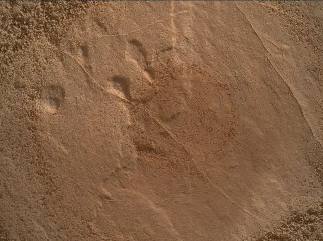 Sol 2049: Mars Hand Lens Imager (MAHLI)