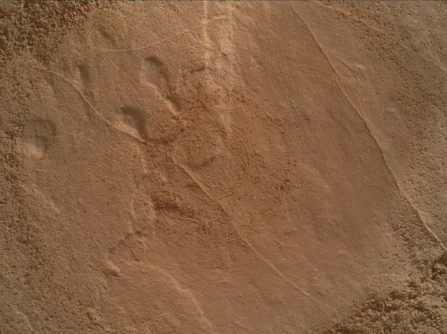 Sol 2049: Mars Hand Lens Imager (MAHLI)