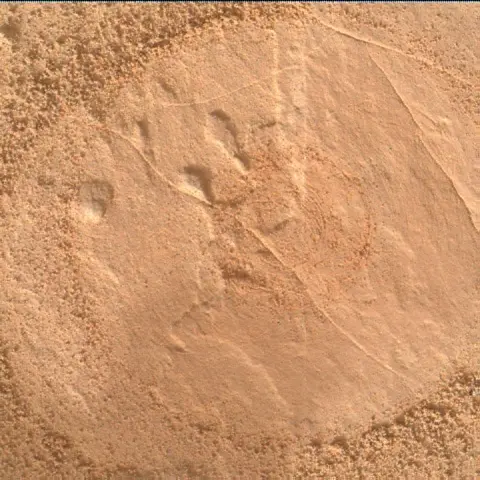 Sol 2049: Mars Hand Lens Imager (MAHLI)