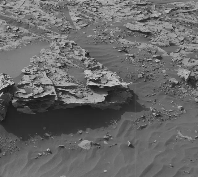 Sol 2072: Mast Camera (Mastcam)