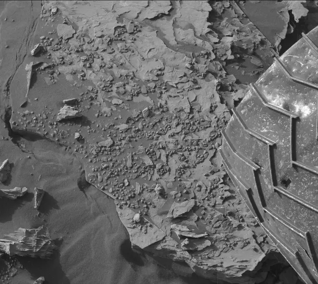 Sol 2072: Mast Camera (Mastcam)